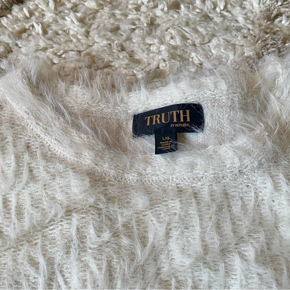 Like NEW! White Plush Sweater - Picture 4 of 5